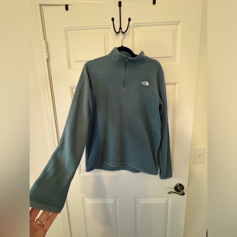 Woman’s The North Face Fleece (L)